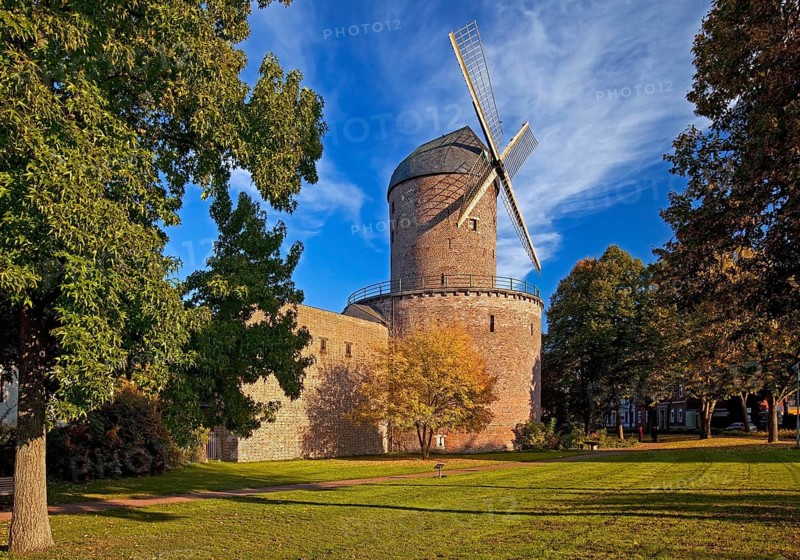 Kempener city mill with ramparts
