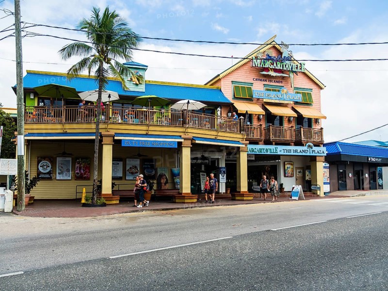 Luxury shops and gastronomy