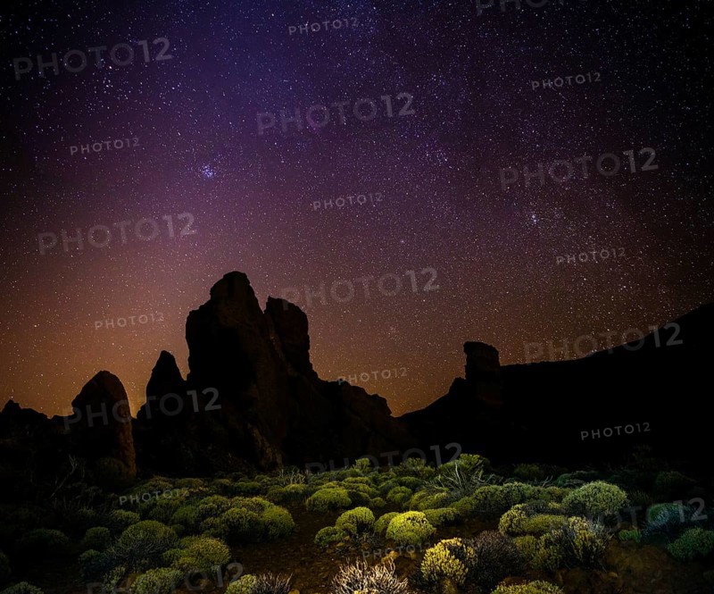 Roque Cinchado and Teide vulcano with starry sky