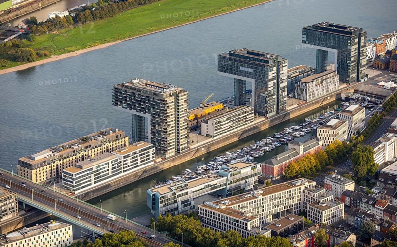 Kranhauser am Rhein