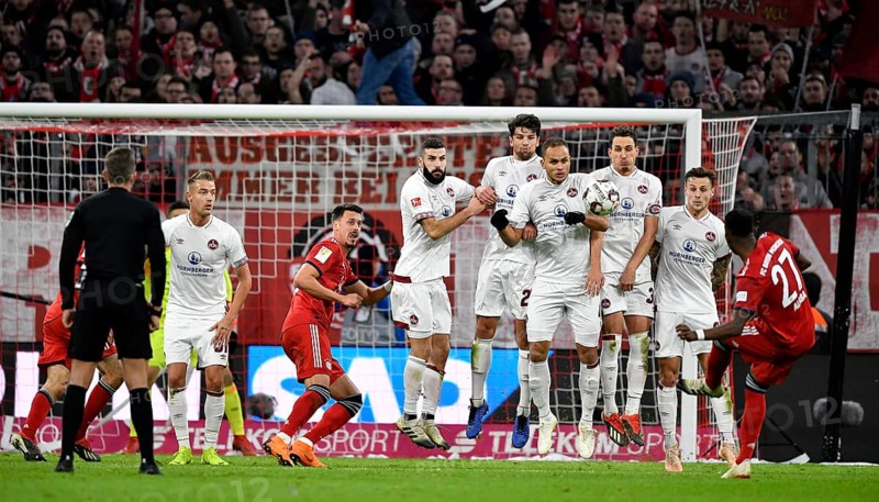 Free kick David Alaba FC Bayern Munich