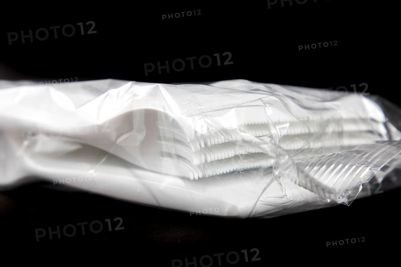 Bulk packing of plastic cutlery