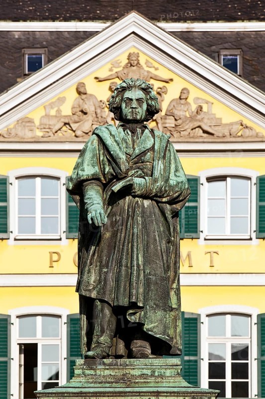 Beethoven monument on Munsterplatz