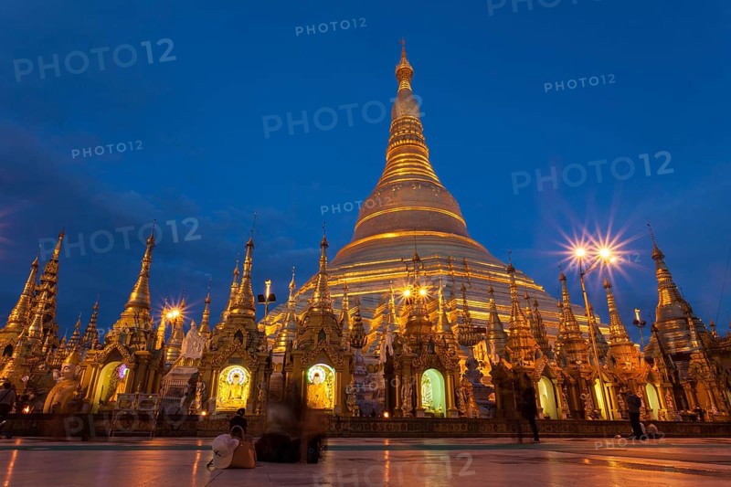 Shwedagon Pagoda at night