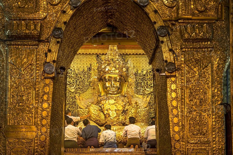 Saint golden Buddha in Mahamuni Pagoda