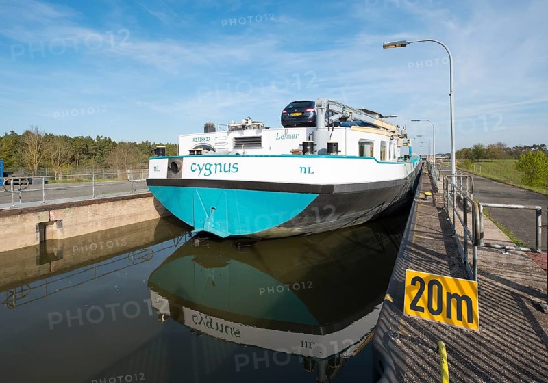 Freighter in sluice Eckersmuhlen near Roth