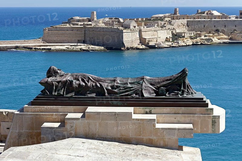 Monument to fallen soldiers