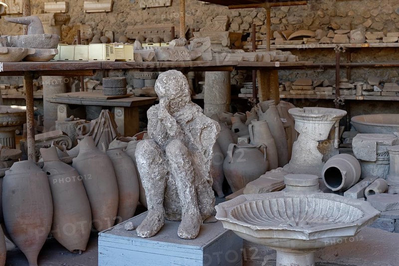 Storage room with archaeological pieces