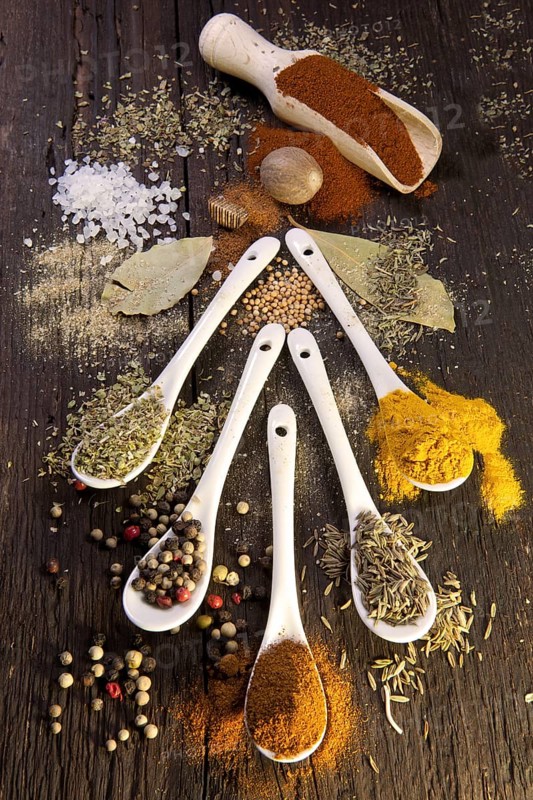Various dried spices on small spoons