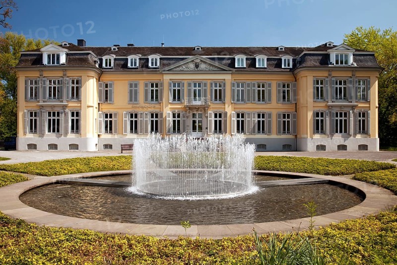 Art museum Schloss Morsbroich with the fountain sculpture Water Island