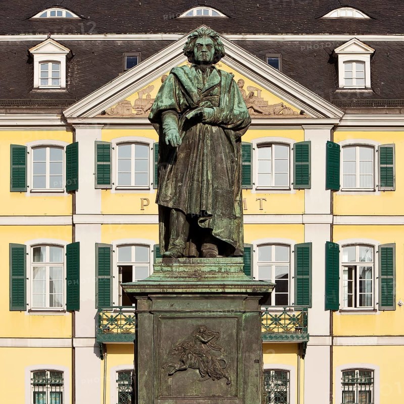Beethoven monument on Munsterplatz