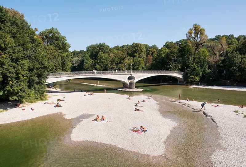 Isar River with cable dock at the Praterinsel