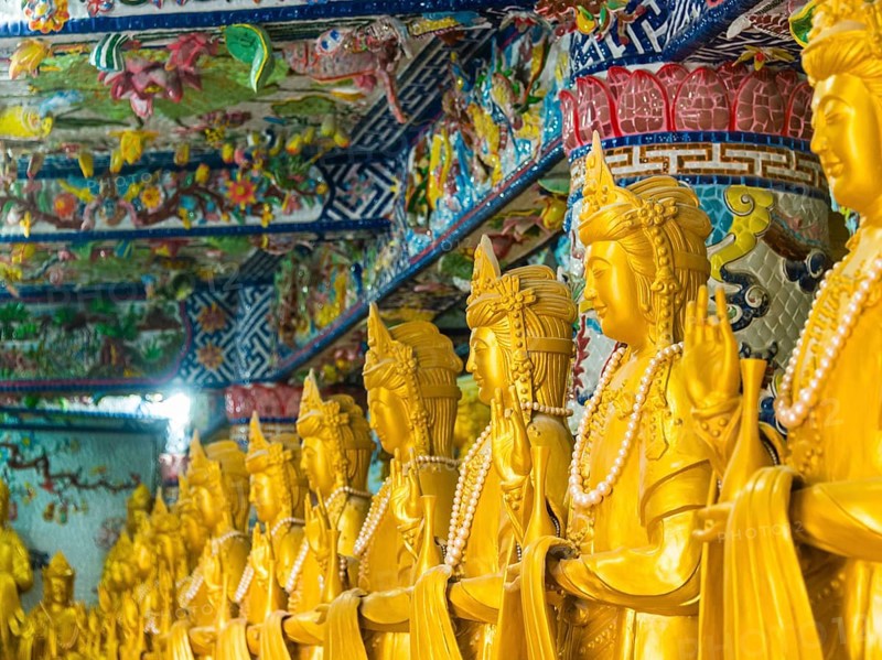 Golden standing Buddha statues
