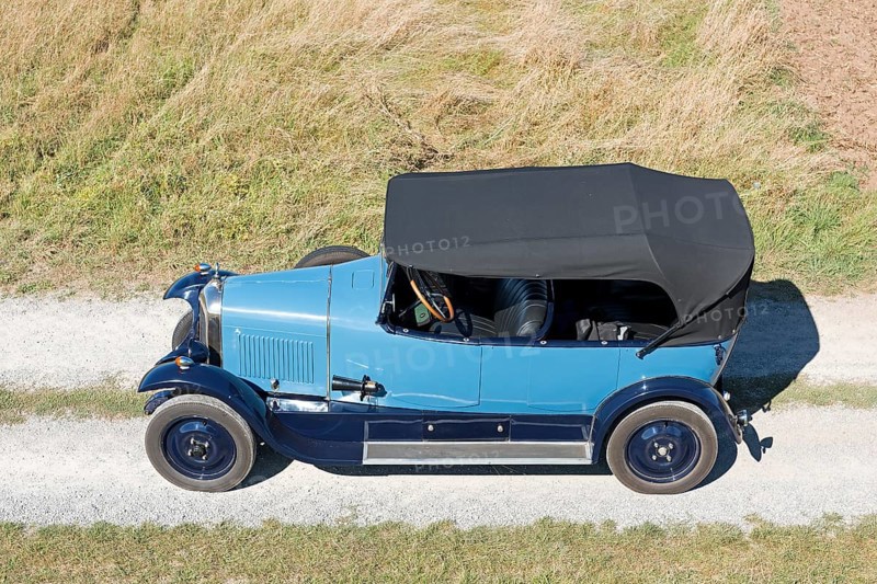 Oldtimer Citroen B10 on gravel road