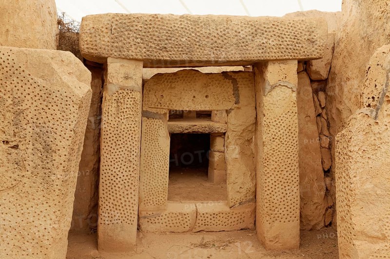 Altar niche with dotted decor