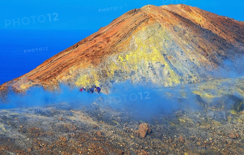 People walking through fumaroles on Gran Crater rim