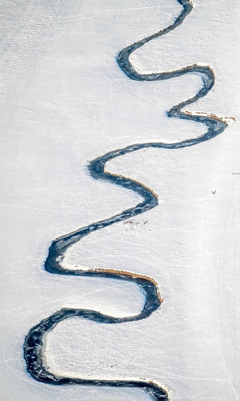 Meandering river Mohne in the snow