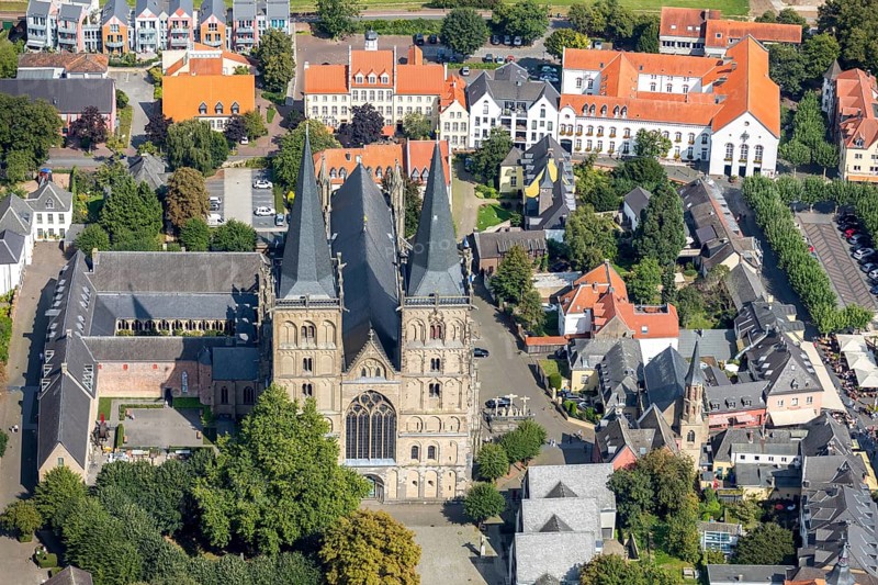 Dom Sankt Viktor with Stiftsmuseum Xanten