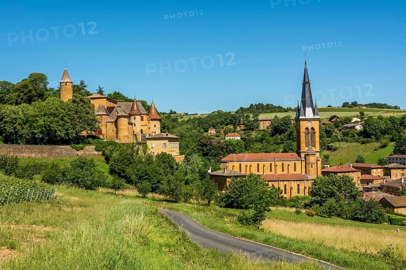 Castle and church of Jarnioux