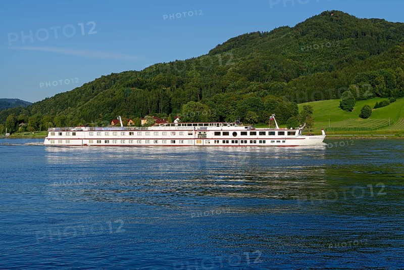 Flusskreuzfahrschiff in Grein