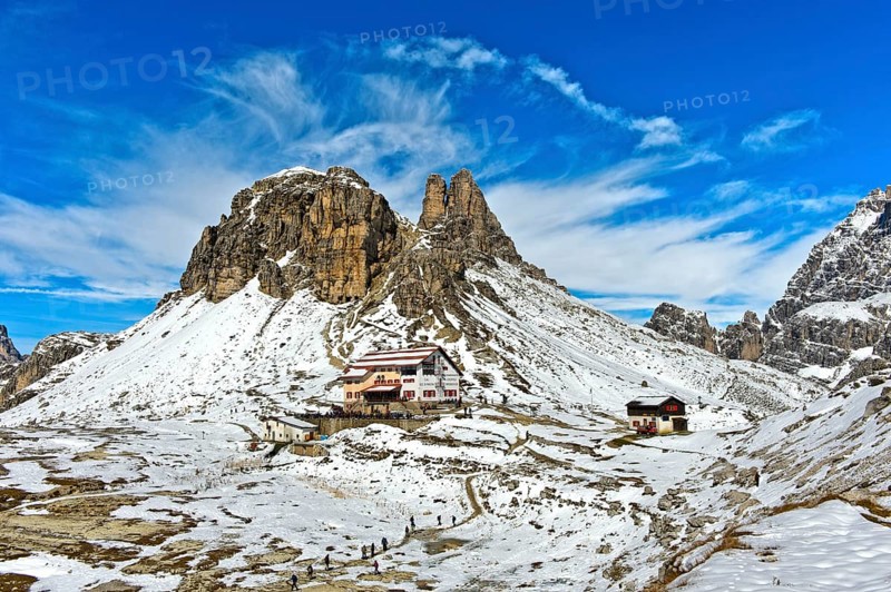Dreizinnenhutte in front of Sextener Stein and Toblinger Knoten in the snow