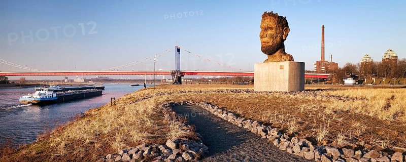 Sculpture echo of Poseidon