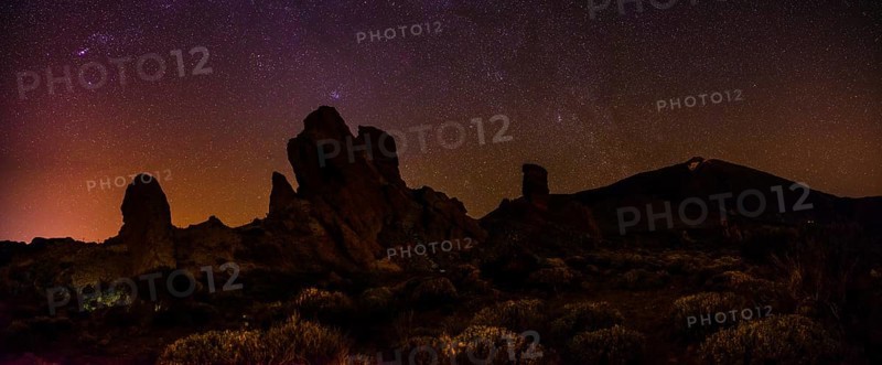 Roque Cinchado and Teide vulcano with starry sky
