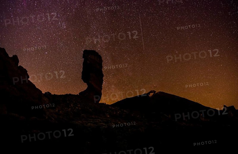 Roque Cinchado and Teide vulcano with starry sky