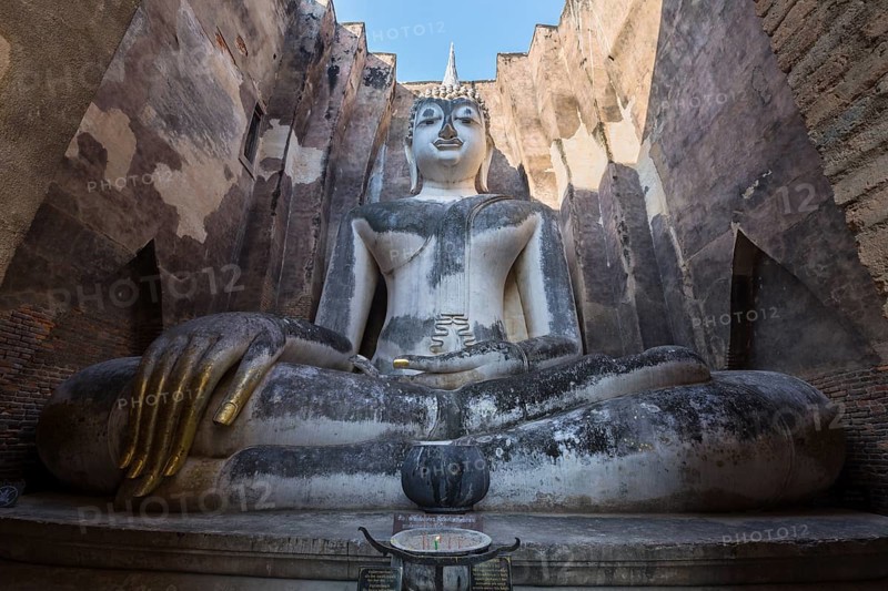 Giant Buddha statue