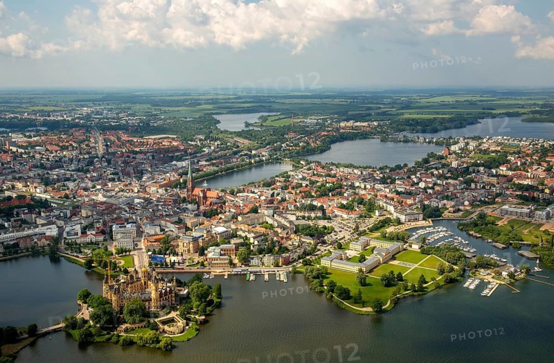 Historic centre with castle Schwerin