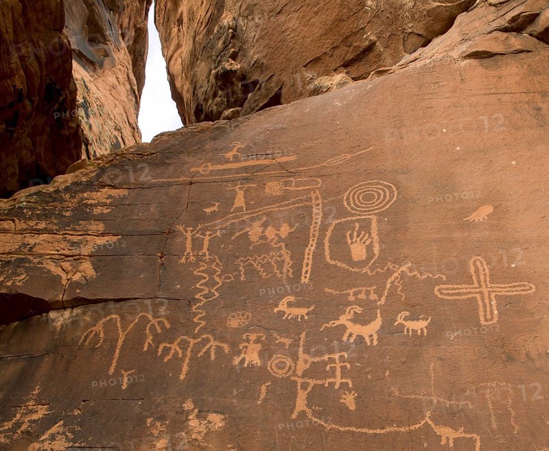 Native American petroglyphs by Anasazi