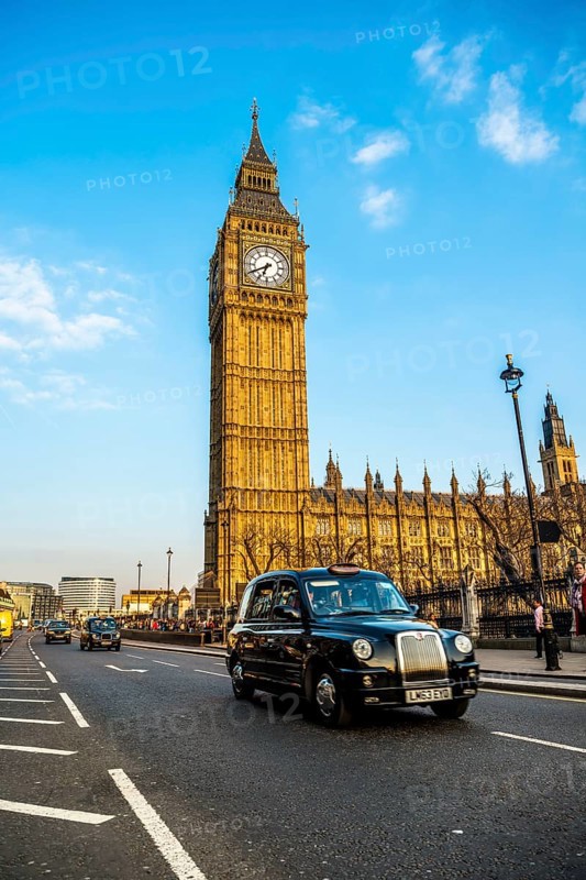 Black cab in front of Big Ben