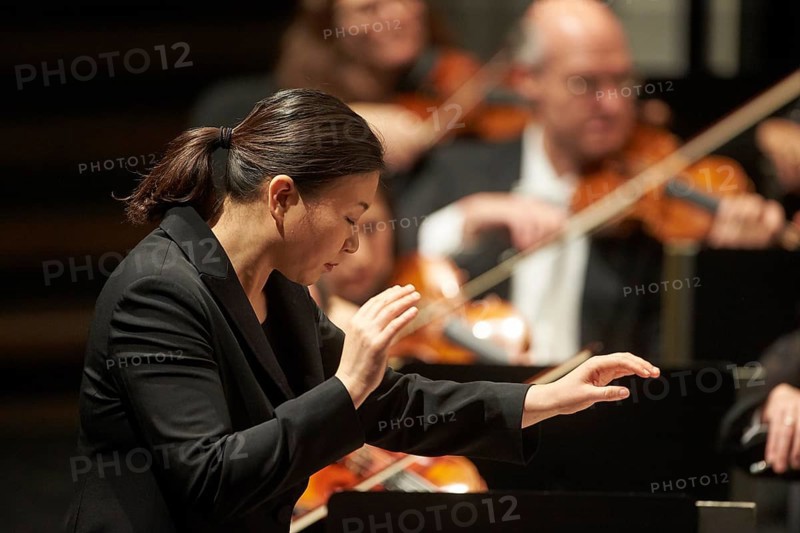 South Korean conductor Shiyeon Sung conducts the Staatsorchester Rheinische Philharmonie