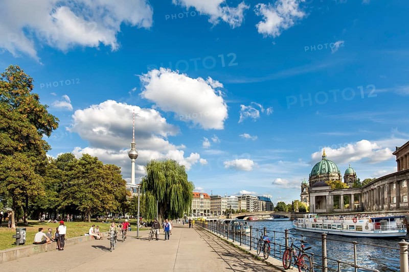 Spreeufer at James Simon Park