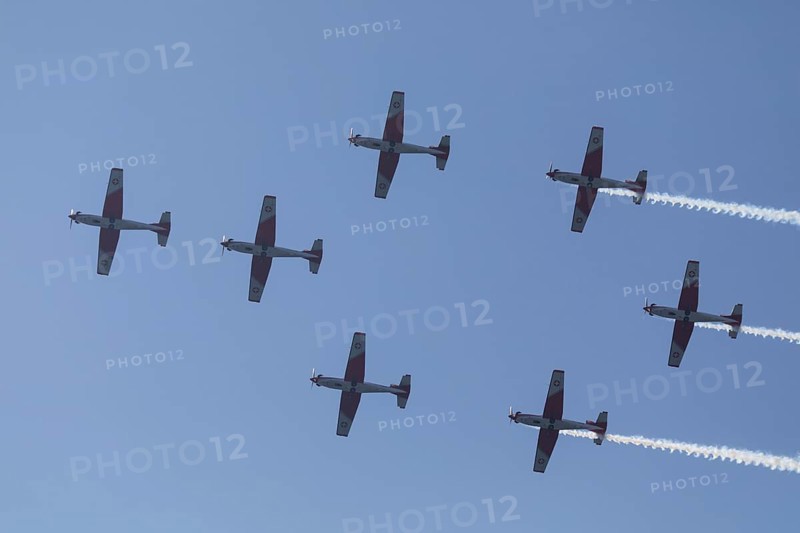 PC-7 team of the Swiss Air Force at a flight show on the occasion of Air & Days in Lucerne