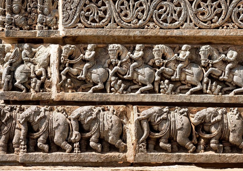 Figures-relief