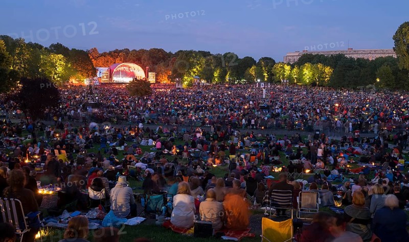 Visitors at the Classic Open Air Concert at the Picnic in the Park
