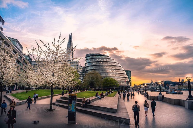 Promenade on the Thames