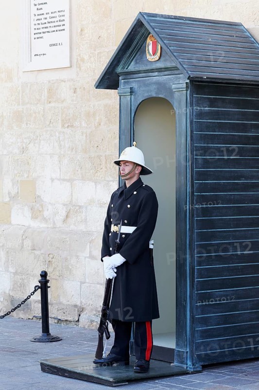 Guard with white helmet in front of the Presidential Palace