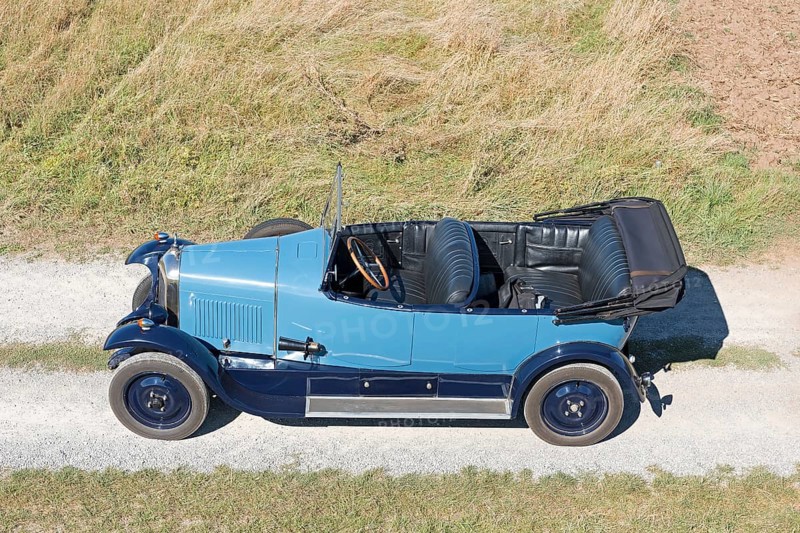 Oldtimer Citroen B10 with top down