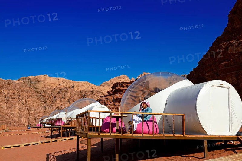 Inflatable Hotel cubes with view at the stars