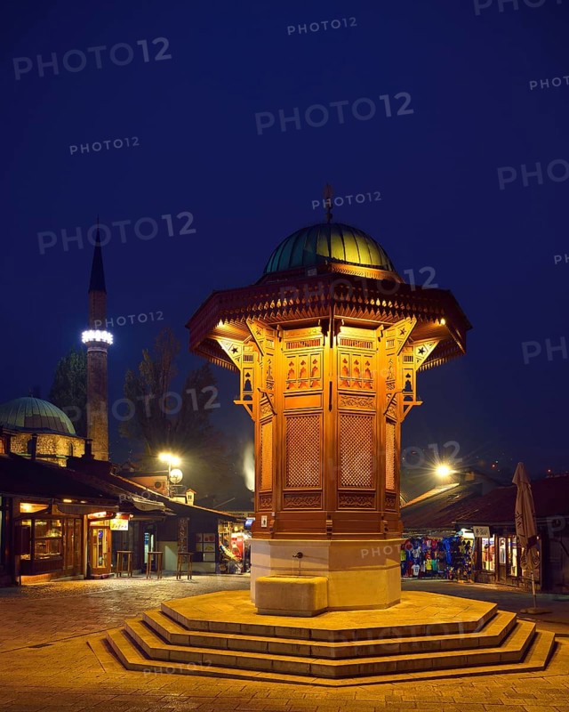 Sebilj fountain at night