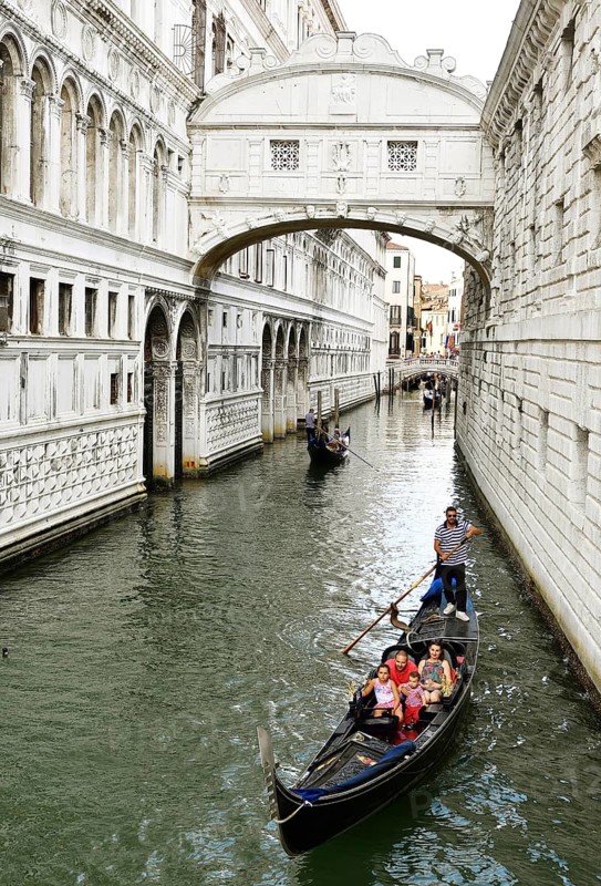 Gondolas under the Bridge of Sighs