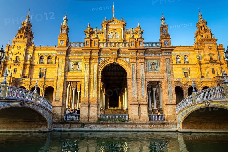 Building on the Plaza de Espana