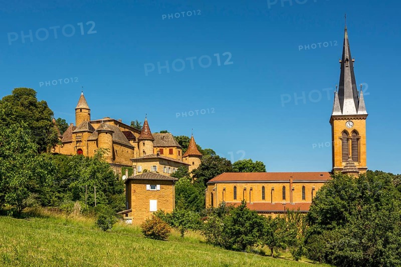 Castle and church of Jarnioux