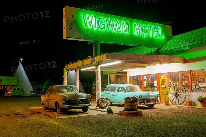 Wigwam Motel at night