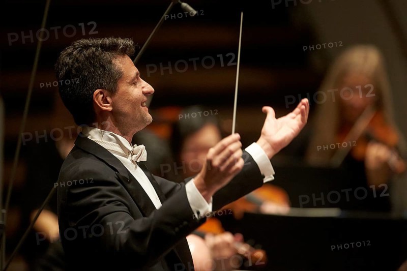 Conductor Ruben Gimeno conducts Staatsorchester Rheinische Philharmonie