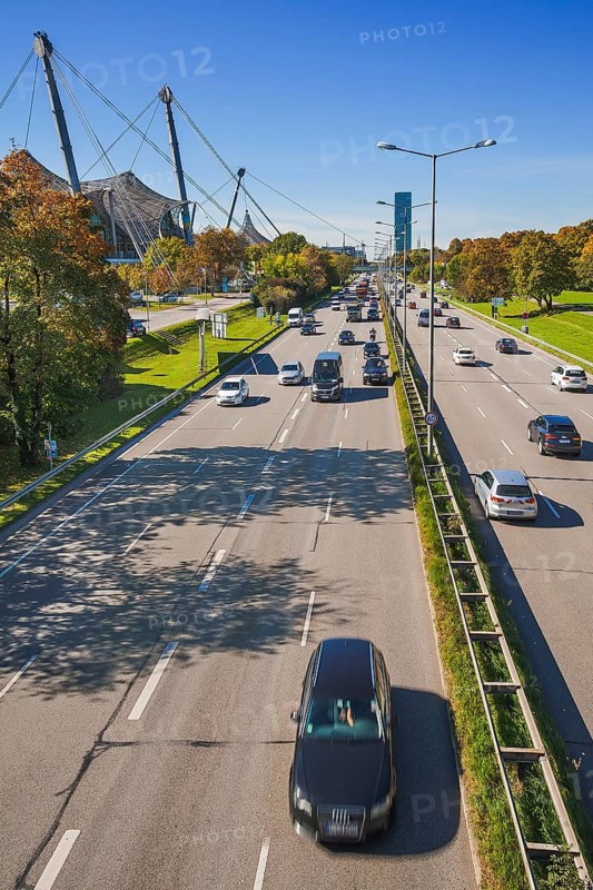 Road traffic at Georg-Brauchle-Ring