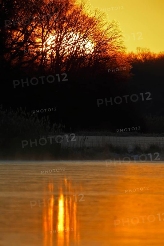 Sunrise over Leiner Lake in winter