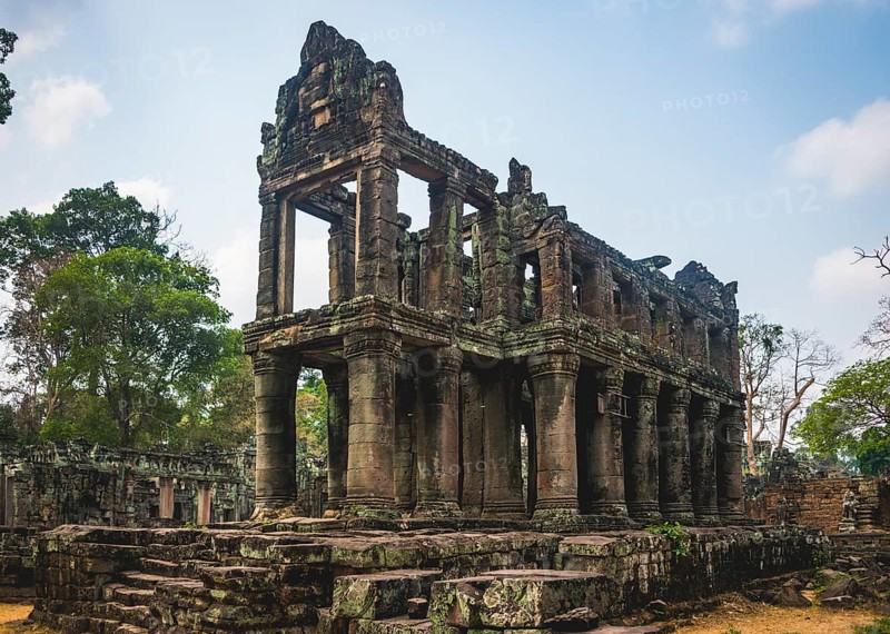 Two-storey columned hall
